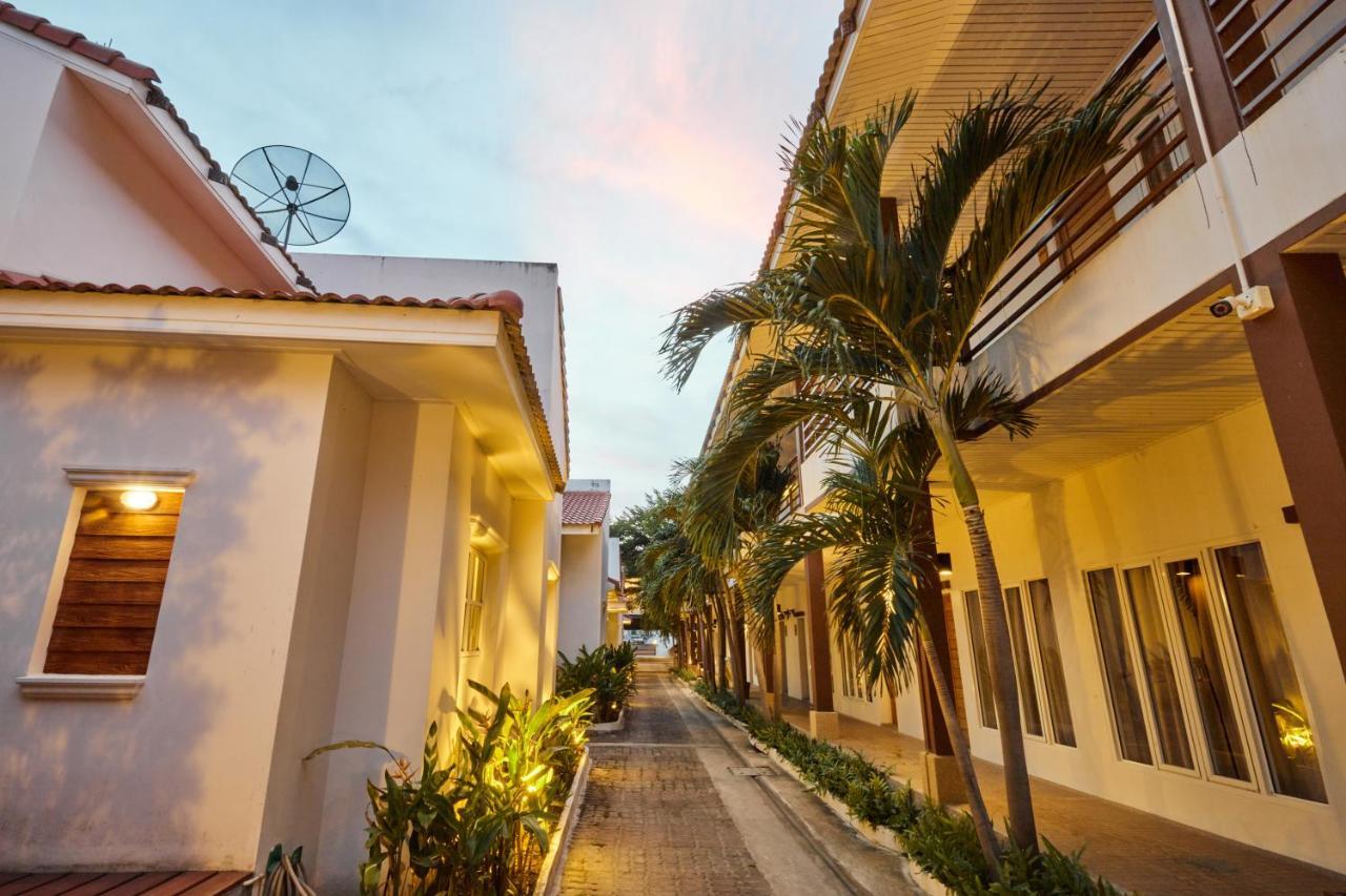 Talay Hotel And Villa Cha-Am Bagian luar foto